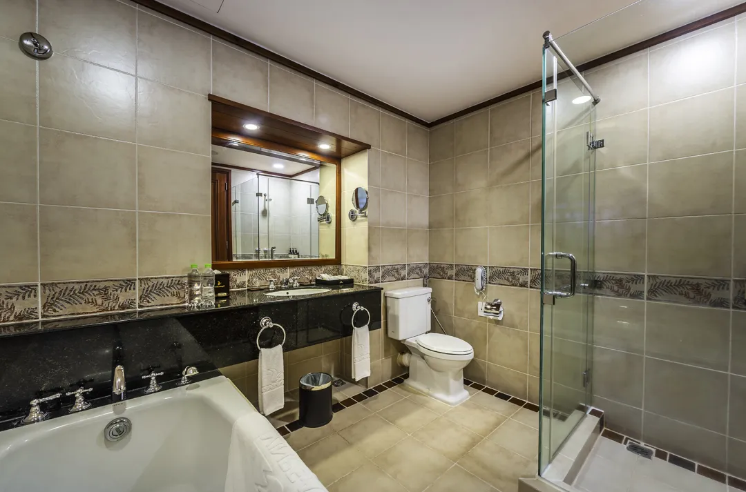 Grand Deluxe Queen Bed - Bathroom