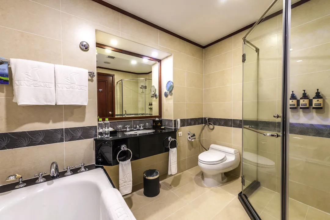 Grand Deluxe Twin Bed - Bathroom