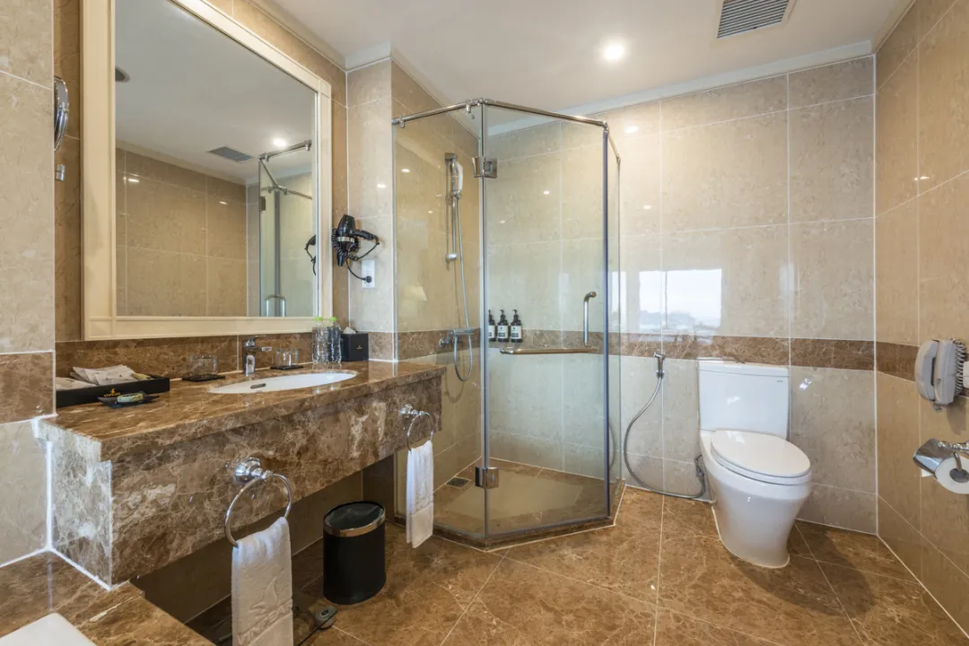 Deluxe Ocean View King Bed - Bathroom