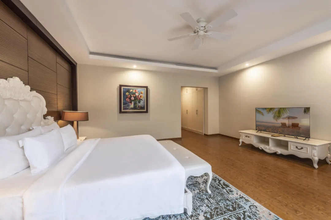Two Bedroom Villa Pool View -King Bed