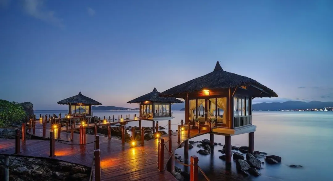 Vinpearl Luxury Nha Trang - Spa Villas at Night