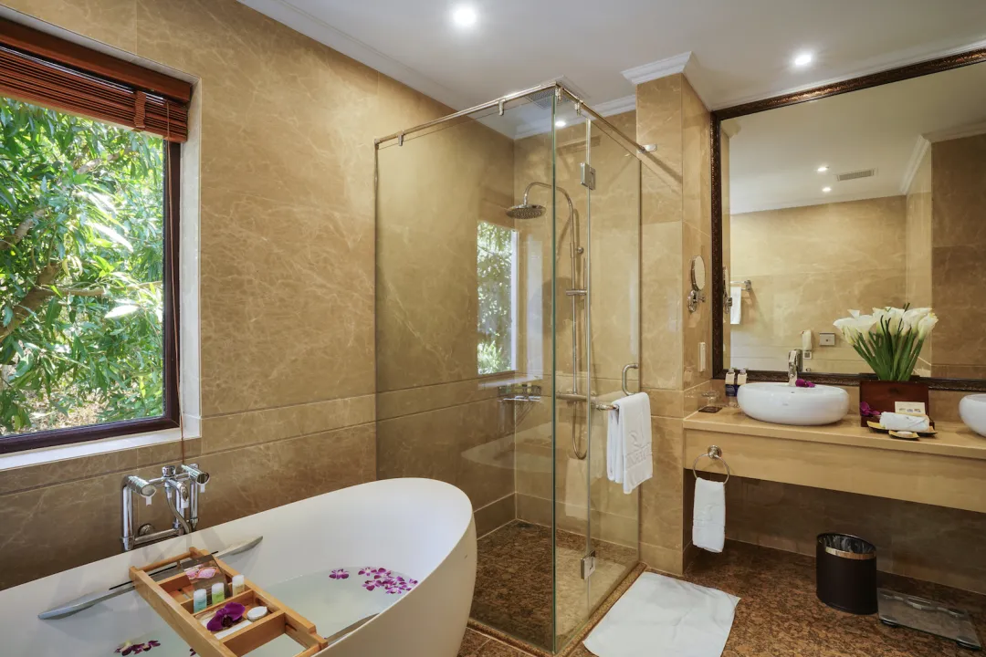 Premier Garden View Villa - Bathroom
