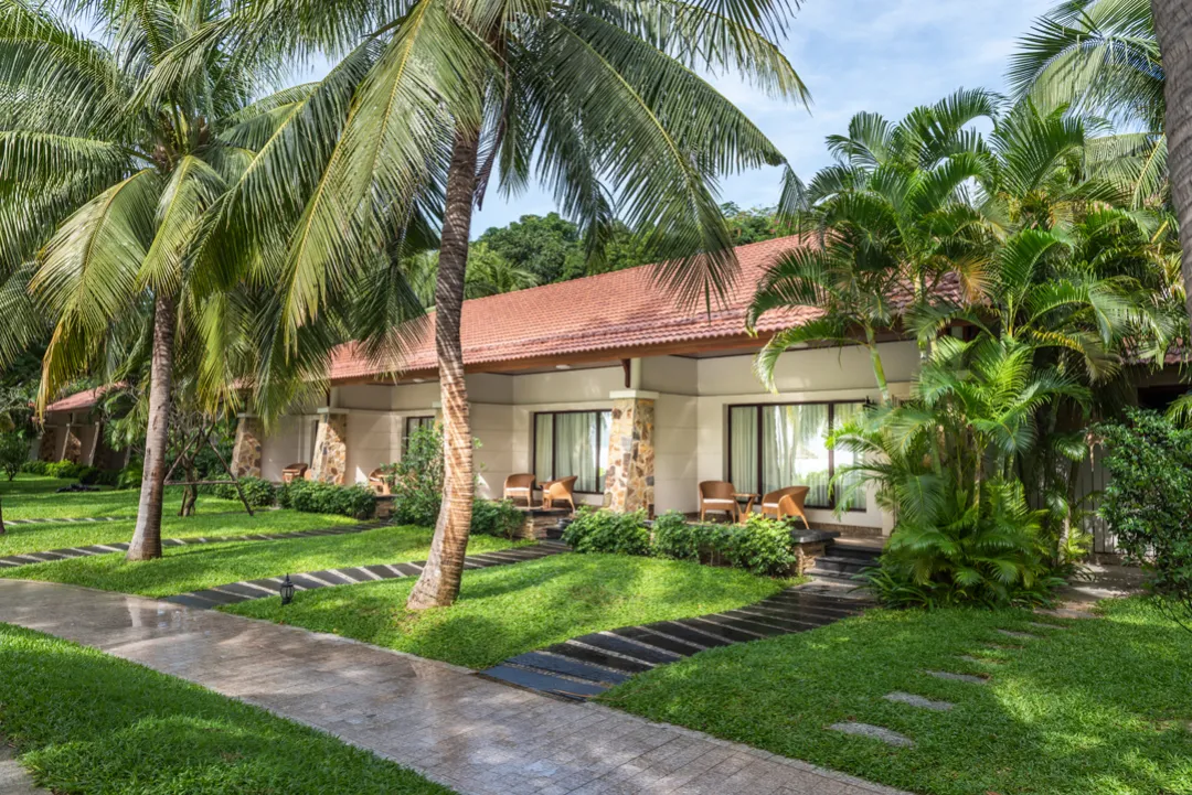 Premier Garden View Villa - Terrace Lounge with Garden View