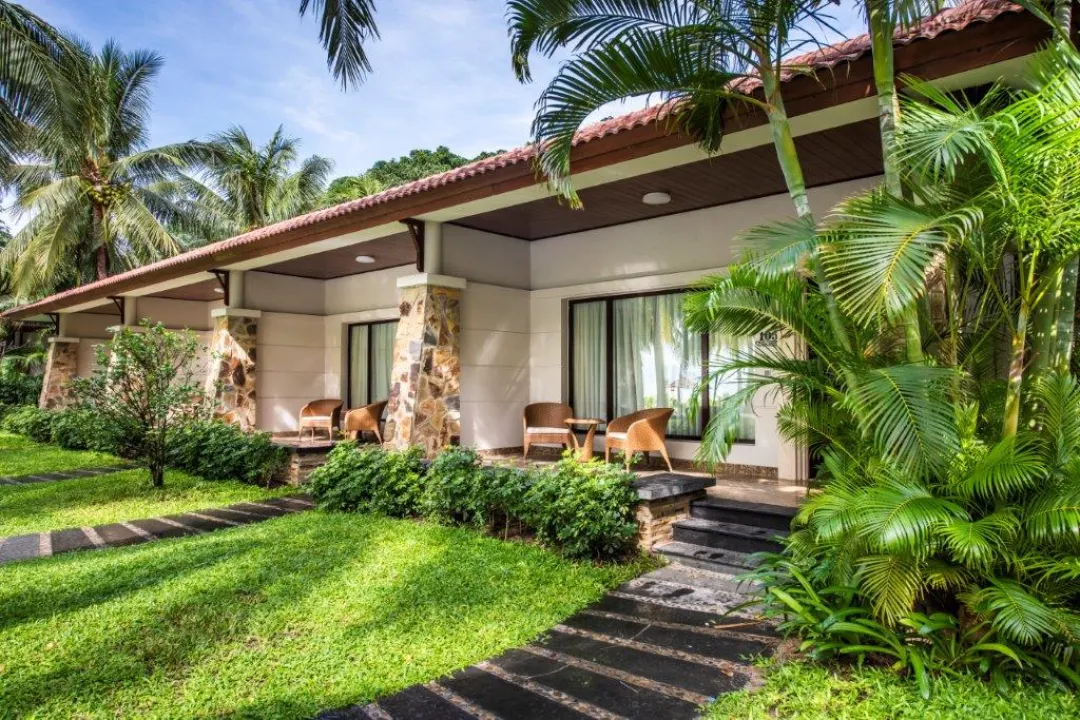Premier Pool View Villa - Garden View