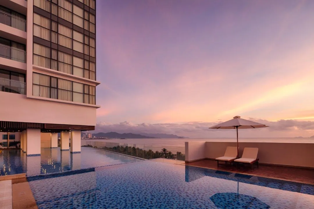 Vinpearl Beachfront Nha Trang - Pool View