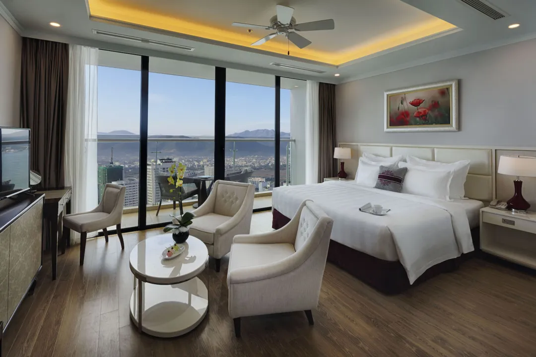 Studio City View Double Bed - Bedroom with City View
