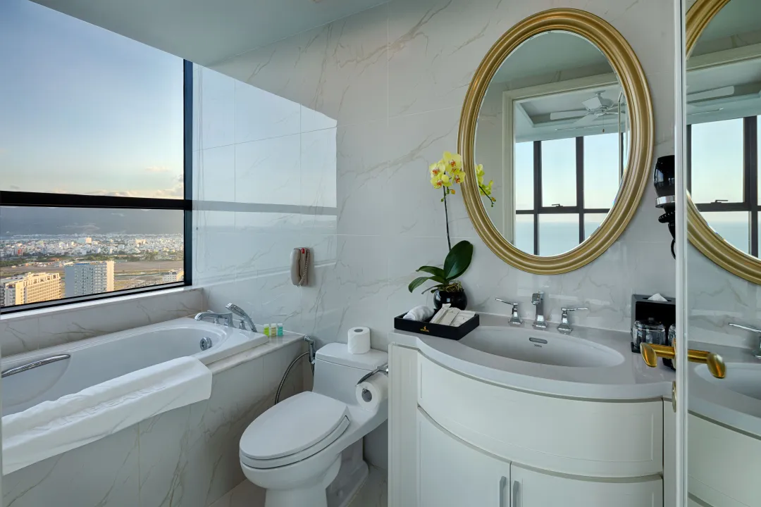 Two Bedroom Apartment Ocean View - Bathroom