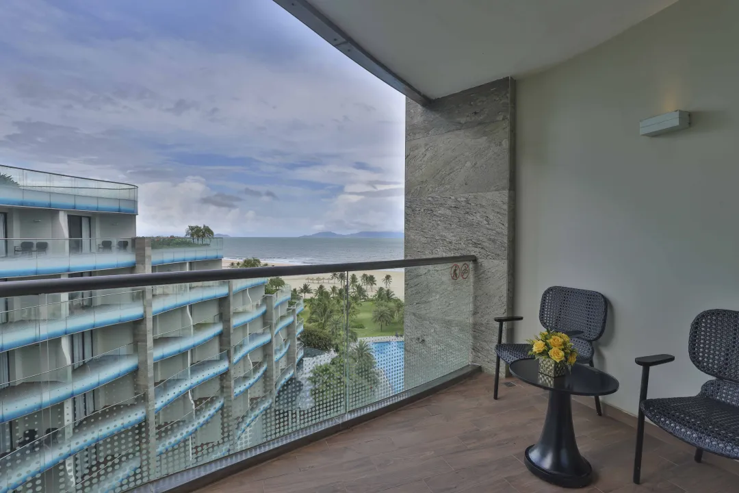 Deluxe Ocean View Twin Beds - Balcony Lounge