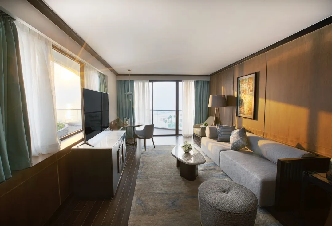 Executive Suite King - Living Room with Balcony View
