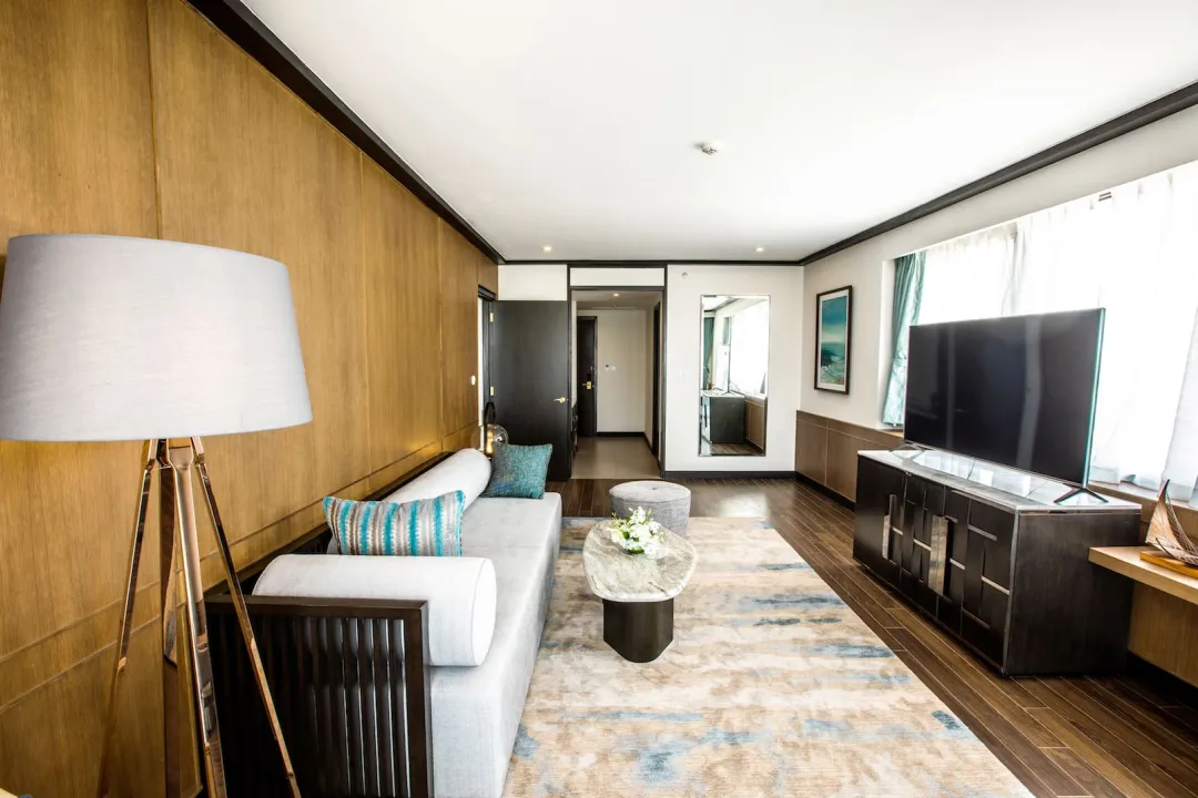 Executive Suite King - Living Room