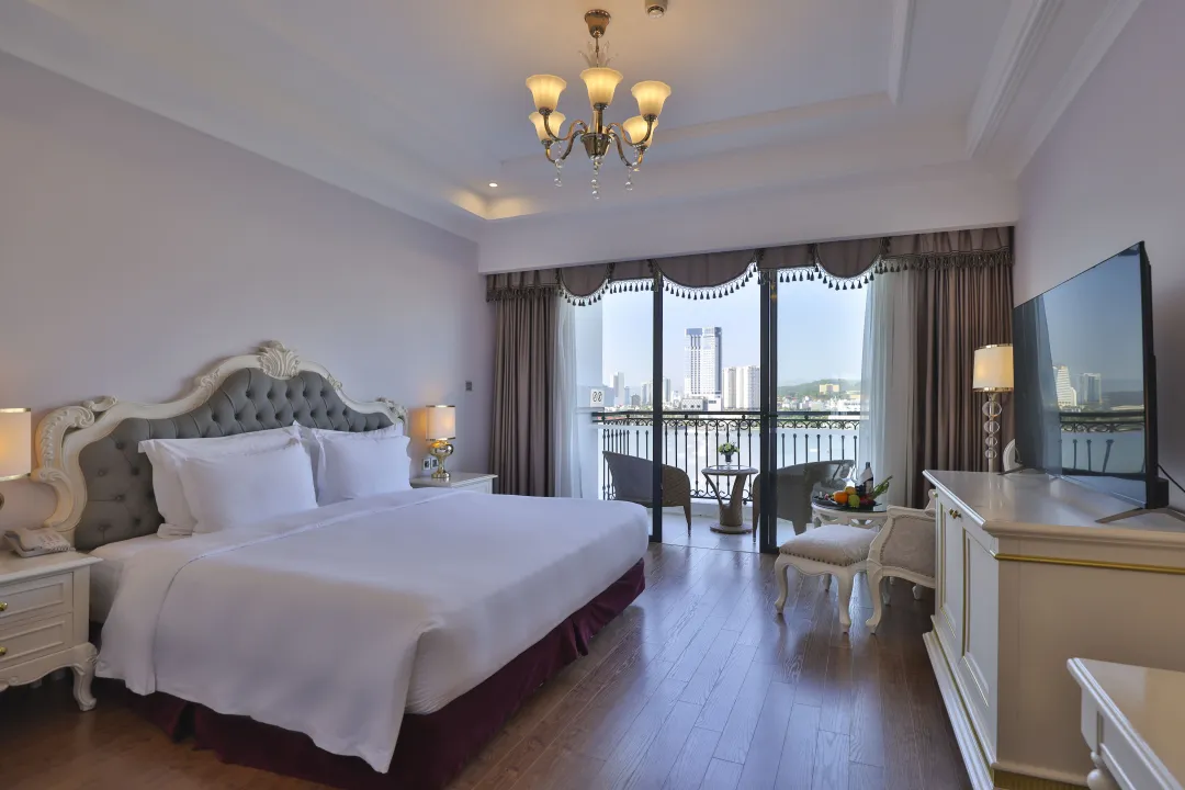 Deluxe Ocean View King Bed - Bedroom