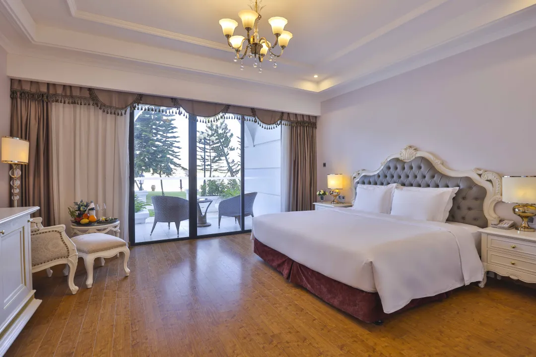 Deluxe Terrace View King Bed - Bedroom with Terrace View
