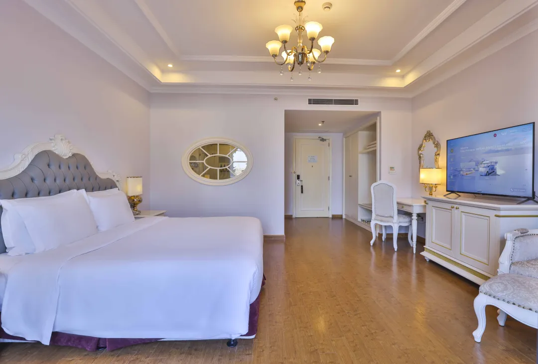 Deluxe Terrace View King Bed - Bedroom