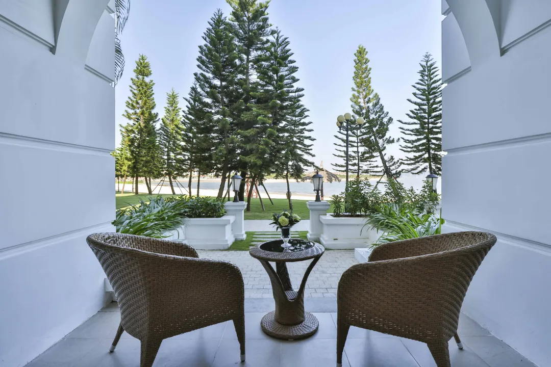 Deluxe Terrace View King Bed -Terrace Lounge