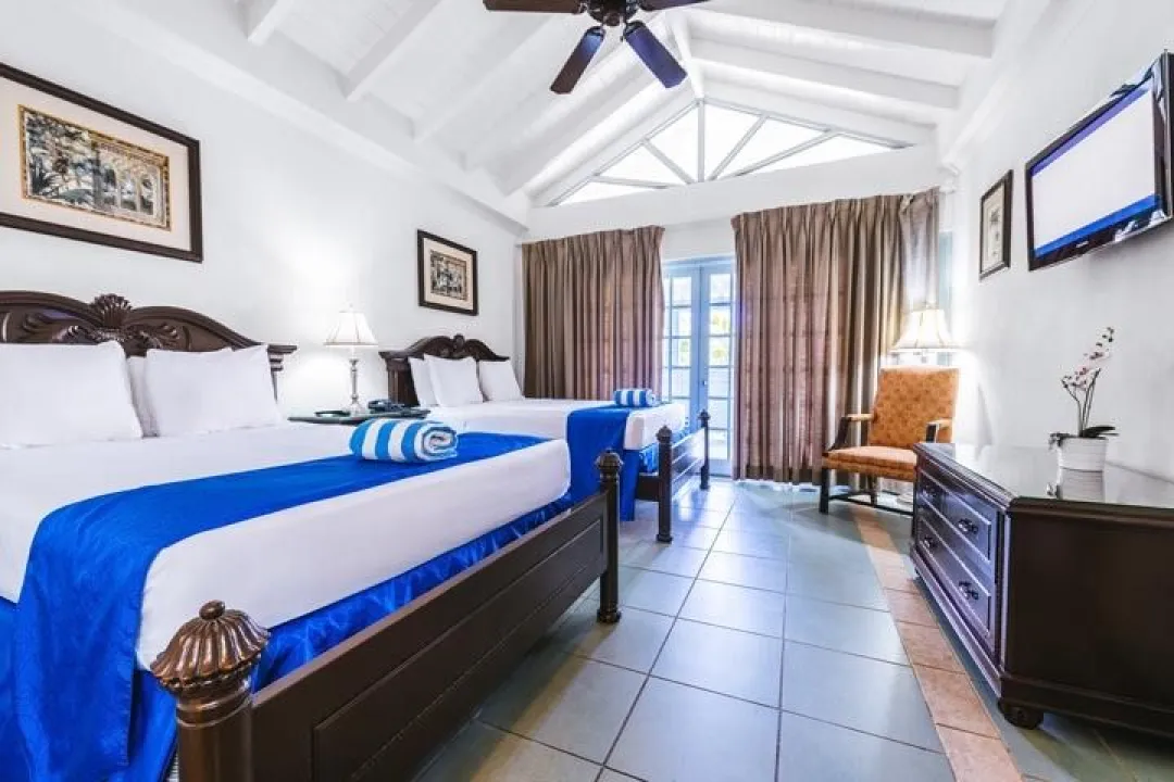 Deluxe Double Pool Access - Twin Bed