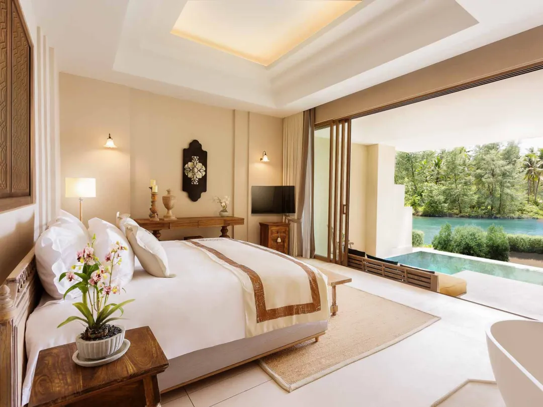 Seaside Pool Paradise Suite - Bedroom View