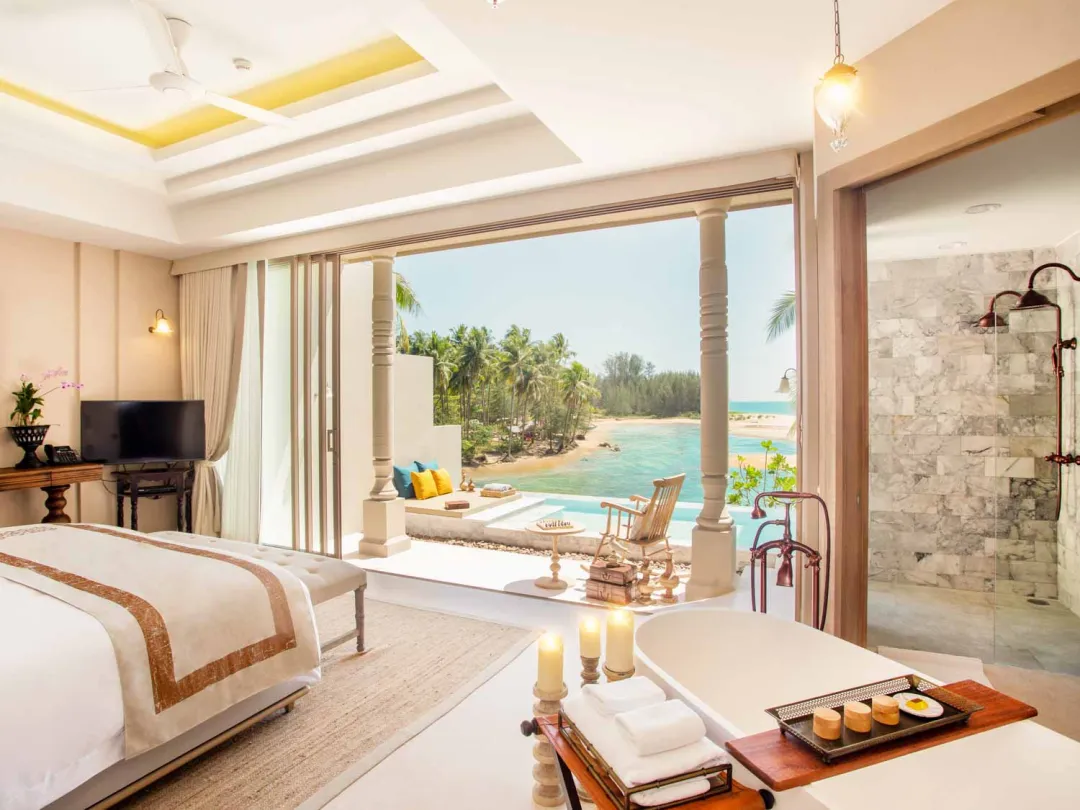 Seaside Pool Paradise Suite - Bedroom with Sea View