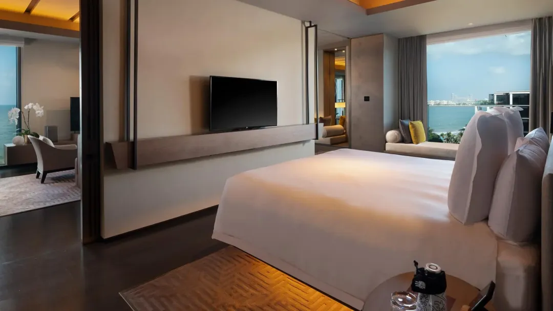 Harmony Oceanfront Master Suite - Bedroom