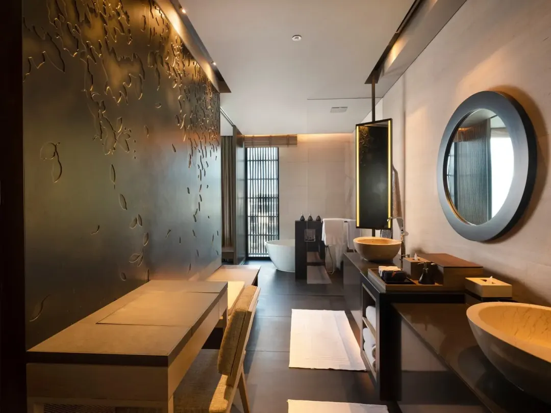 Family Suite - Bathroom