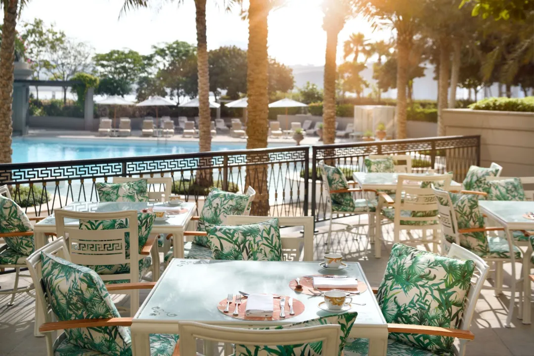 Palazzo Versace Dubai - Pool Dining Aeria