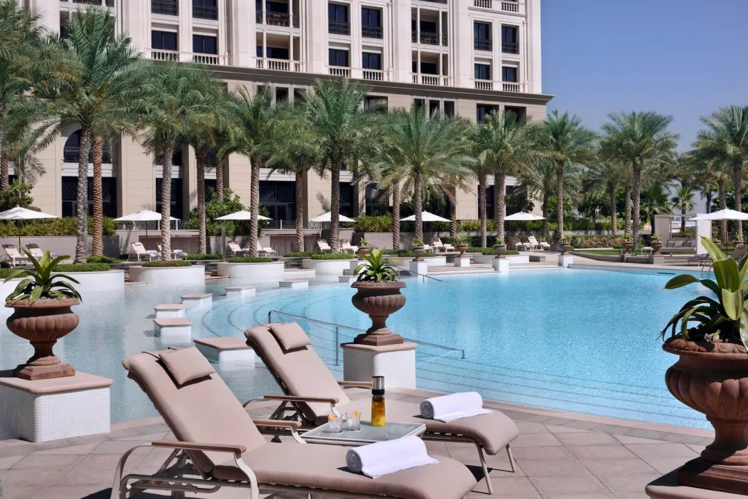 Palazzo Versace Dubai - Pool Lounge