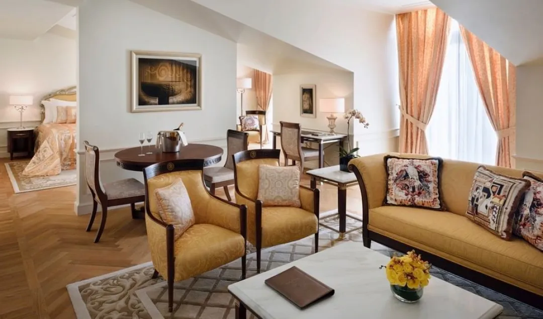 Superior City View Room - Living Room