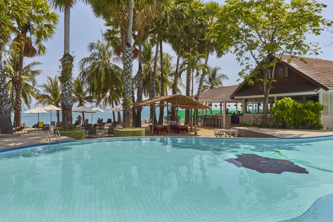 Paradise Beach Resort Samui - Main Pool View