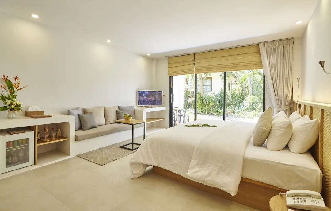 Premium Deluxe Room - Bedroom with Garden View