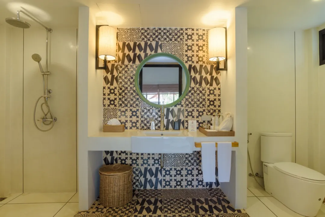 Beachfront Villa - Bathroom