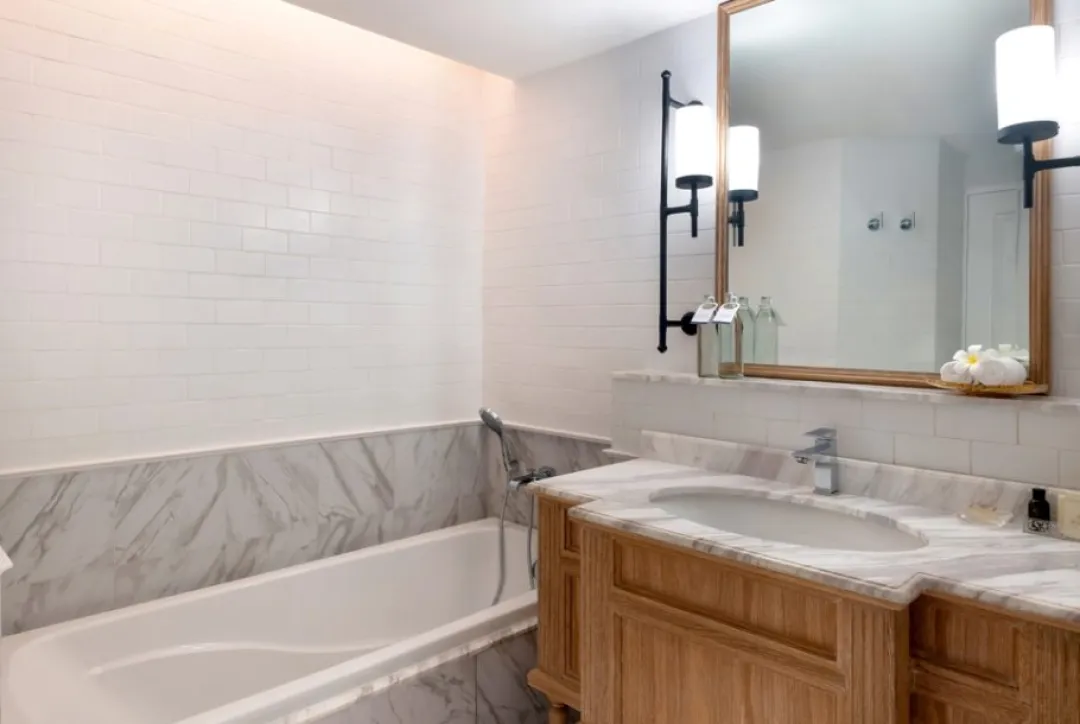 Deluxe Room - Bathroom