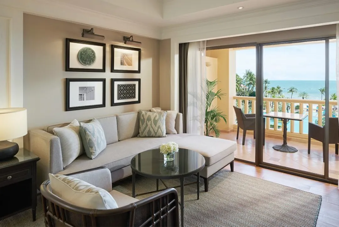 Club Ocean Suite - Living Room with Balcony View