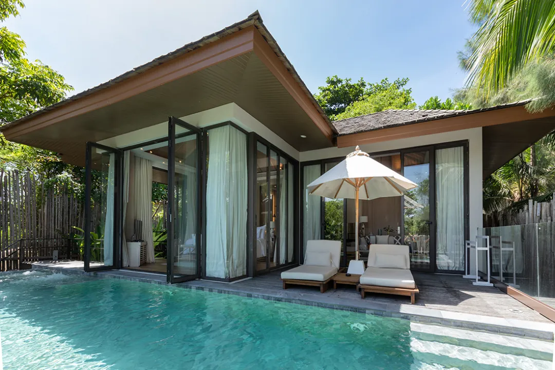 Deluxe Pool Villa - Pool Lounge