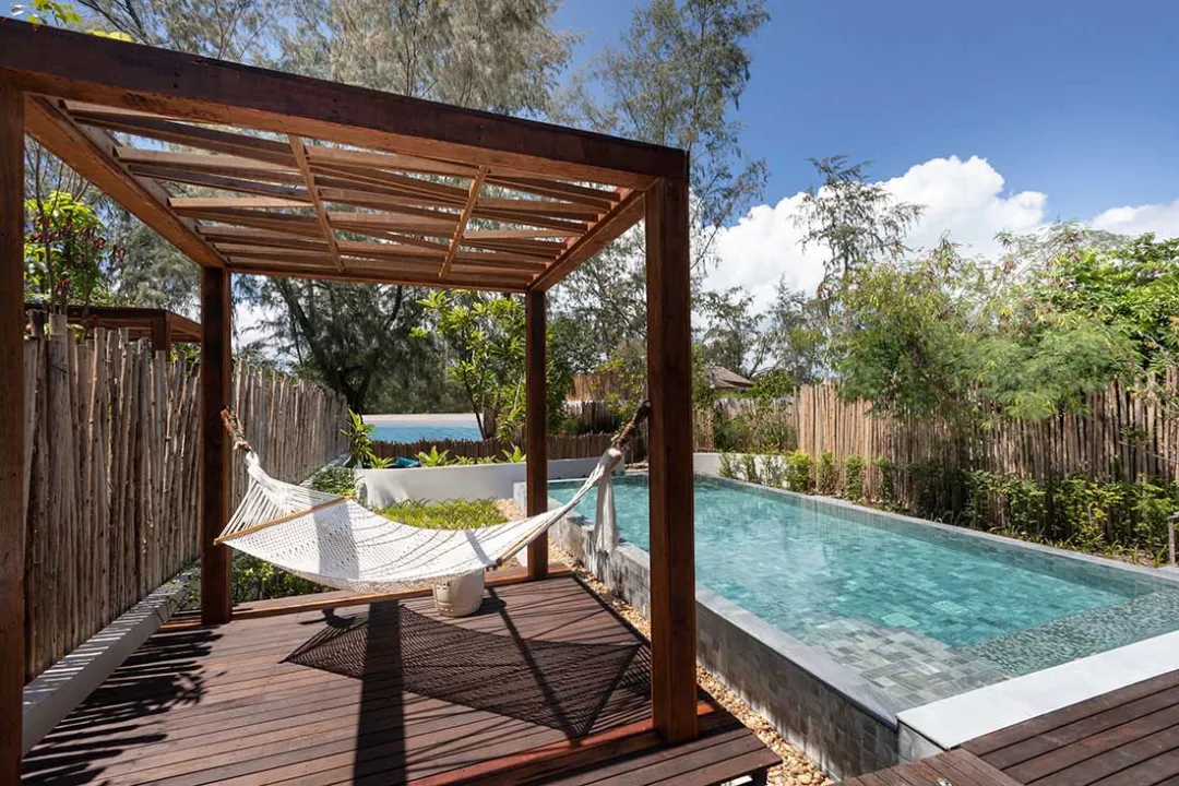 Beachfront Pool Villa - Pool with Sun Lounge