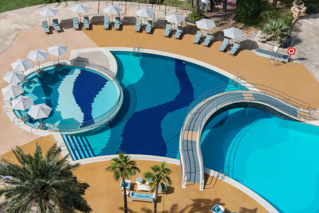Le Royal Meridien Beach Resort - Main Pool