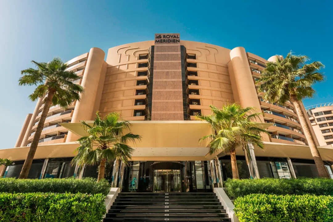 Le-Royal-Meridien-Beach-Resort-Hotel-Entrance