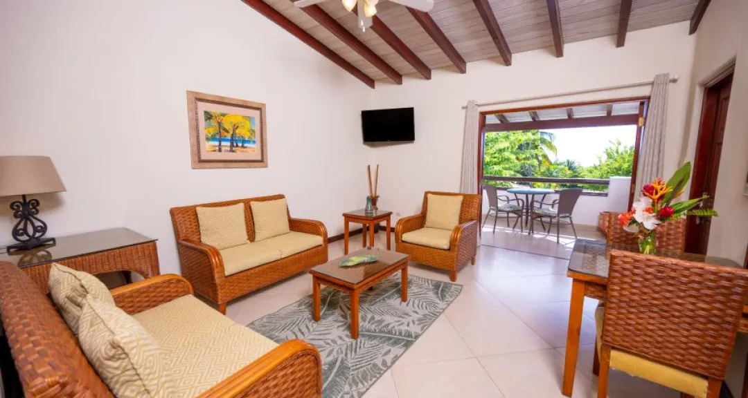 Ocean View Suite - Seating Aeria with Balcony