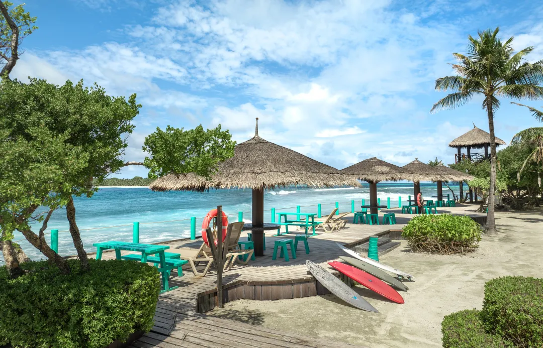 Hudhuranfushi - Surf Area