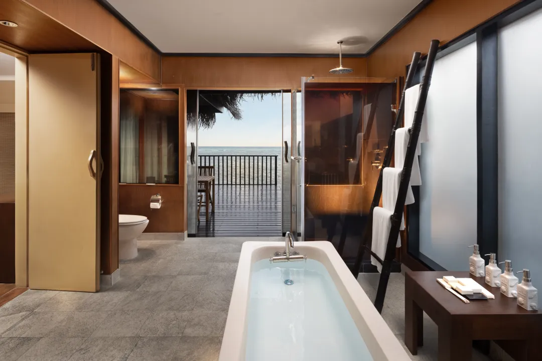 Hudhuranfushi - Sunset Ocean Villa - View from the bathtub