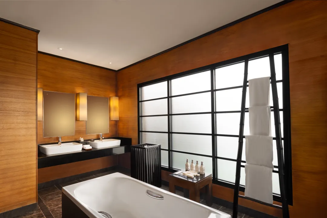 Hudhuranfushi - Sunrise Ocean Villa -Bathroom