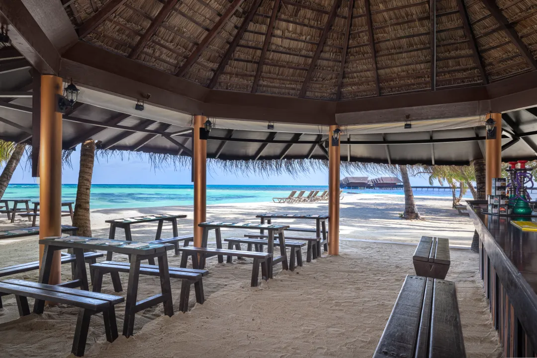 Hudhuranfushi - Beach Grill - Tables
