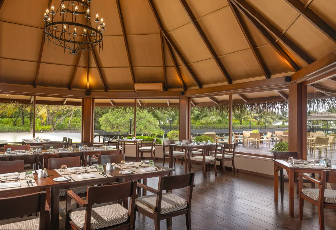Hudhuranfushi - Sunset Restaurant - Interior