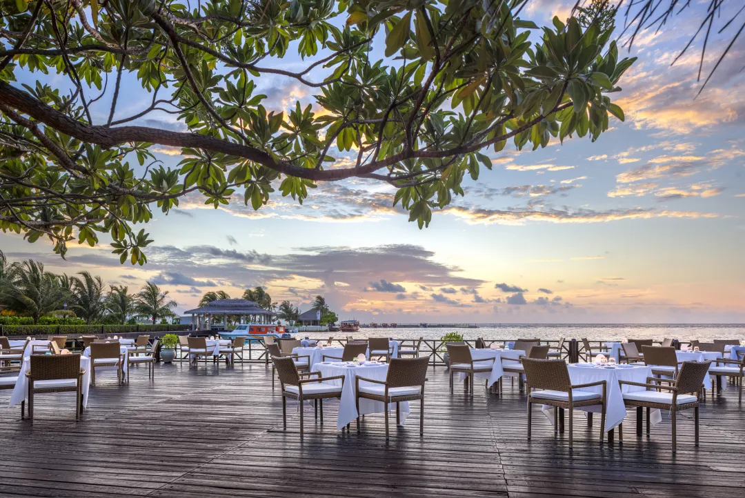 Hudhuranfushi - Sunset Restaurant -at dusk