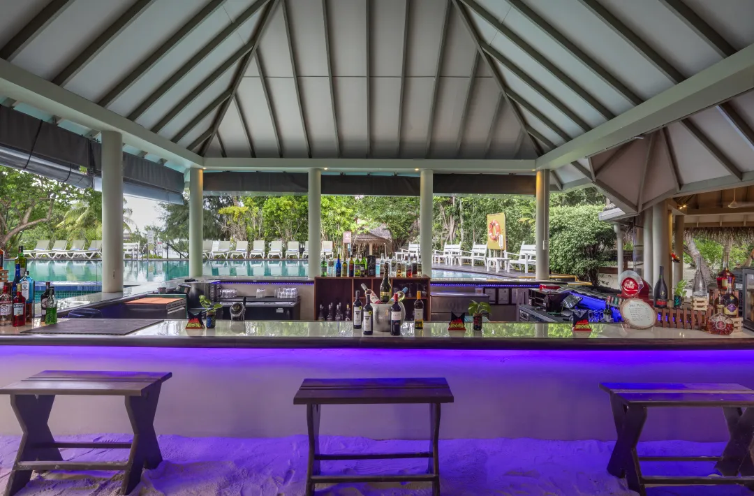 Hudhuranfushi - Pool Bar