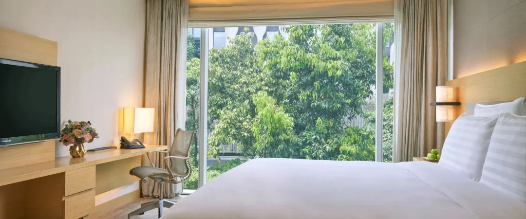 Oasis-Resort-Sentosa-Premier-Room-Bedroom