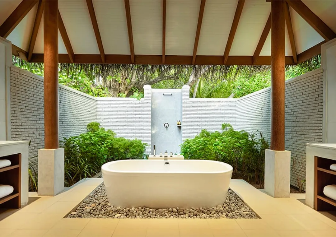 Baros Maldives - Deluxe Beach Villa Bathroom