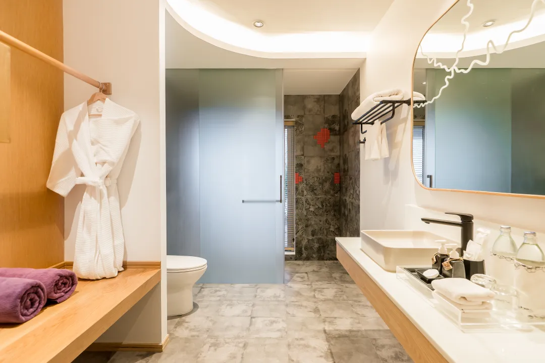 Beachfront Pool Villa - Bathroom View