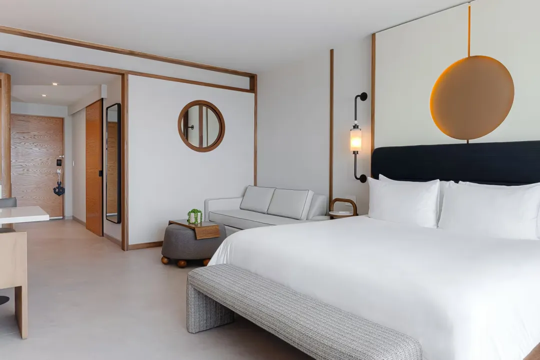 Oceanfront-King-King-Bed