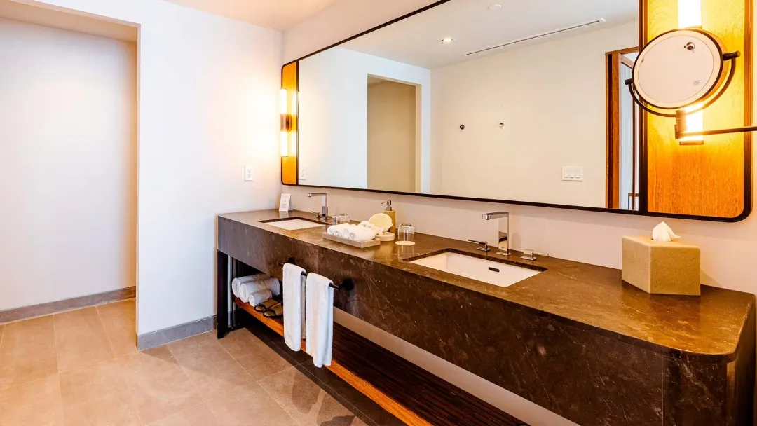 Oceanfront-Couples-Bathroom