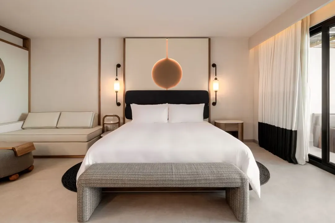 Oceanfront-Family-and-Friends-King-Bed