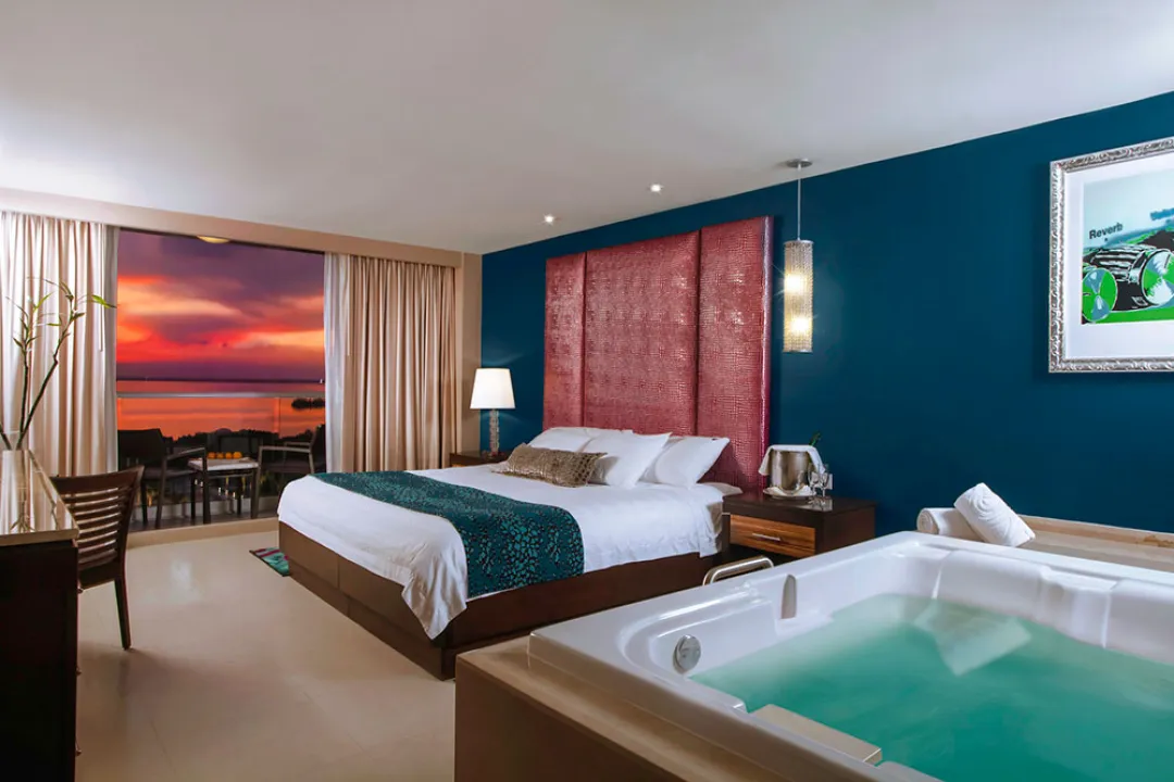 Deluxe King Ocean View - King Bed